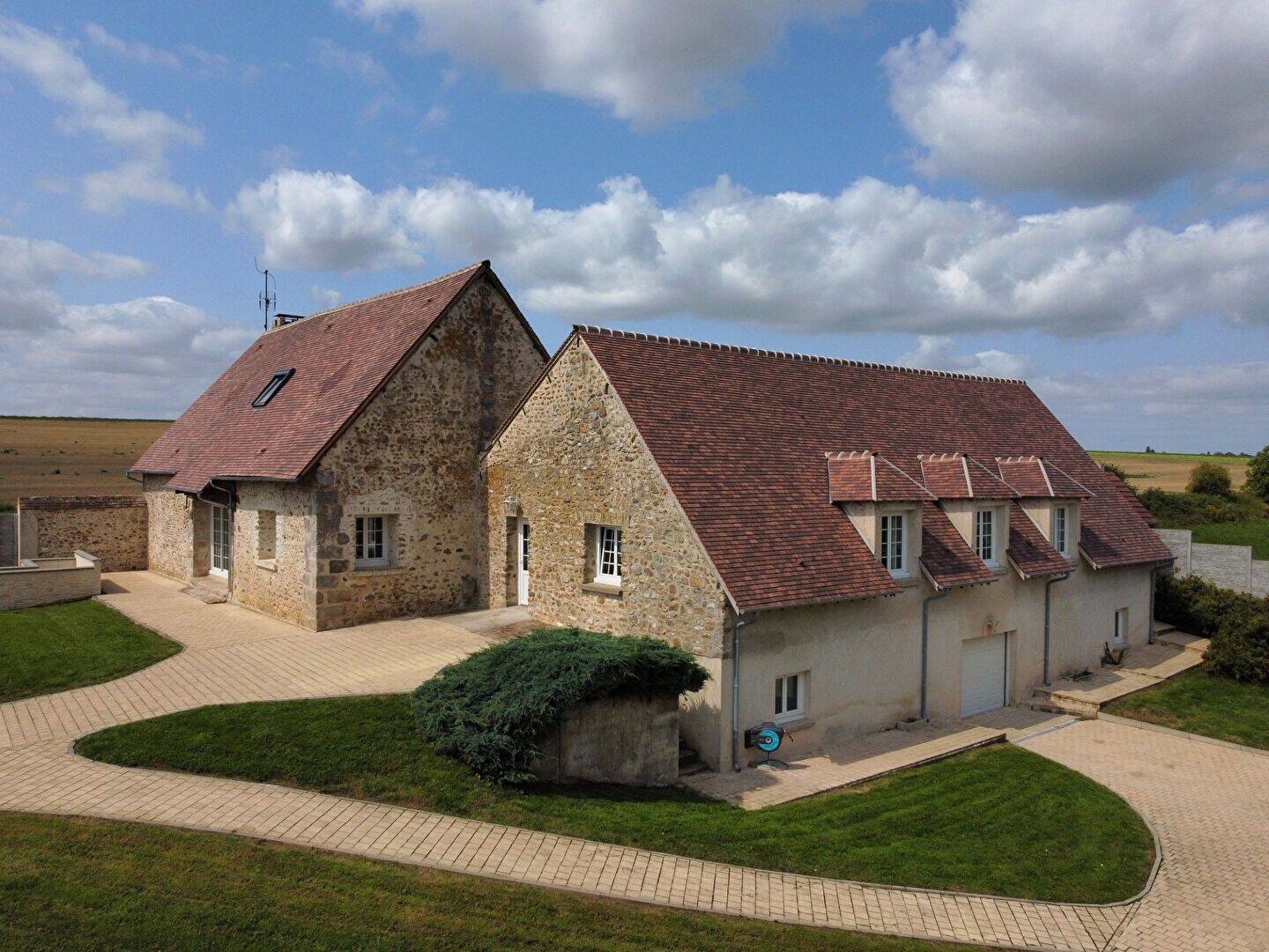 Maison 10 pièces 280 m² · à Maintenon · 280 m² · 731 500 €