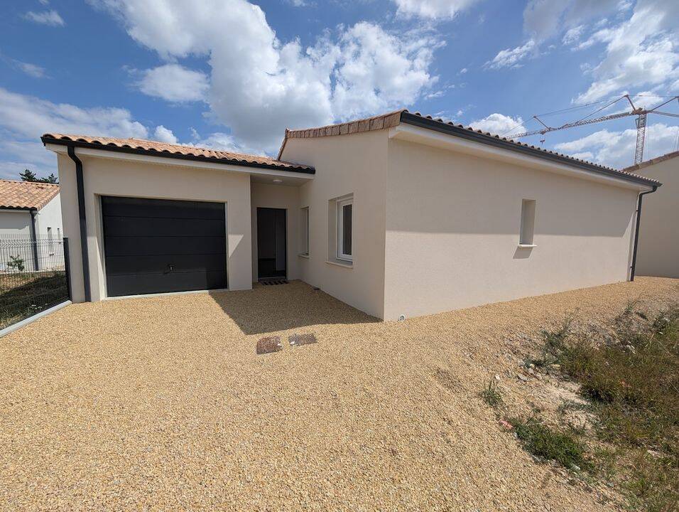 Maison 5 pièces 100 m² · à Poitiers · 100 m² · 2 850 €/mois