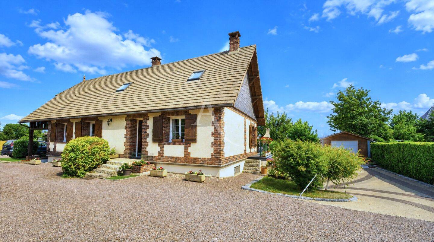 Maison 8 pièces 203 m² · à Étrépagny · 203 m² · 338 240 €