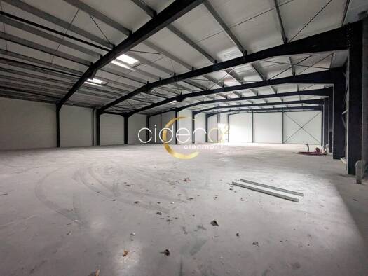 Local d'activités à louer 7 013 € 935 m² d'espace de stockage divisible Creuzier-le-Vieux 03300