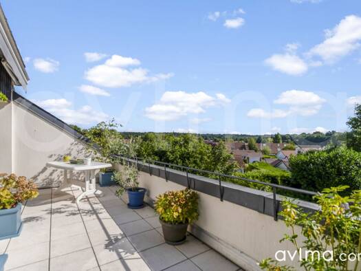 Duplex à vendre 560 000 € 6 pièces 4 chambres 146 m² Étage 2/2 Saint-Nom-la-Bretèche 78860