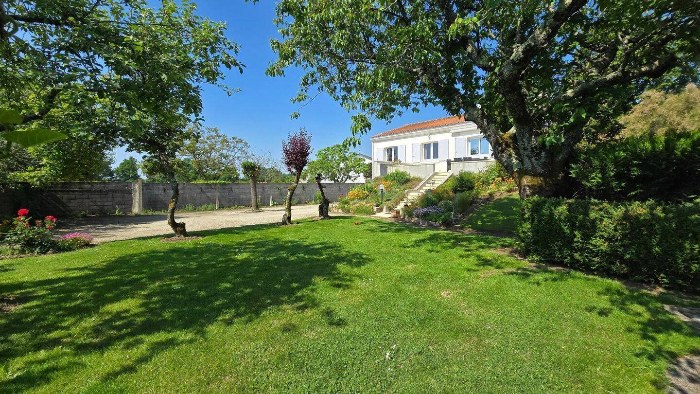 Maison 5 pièces 103 m² · à Landeronde · 103 m² · 239 900 €