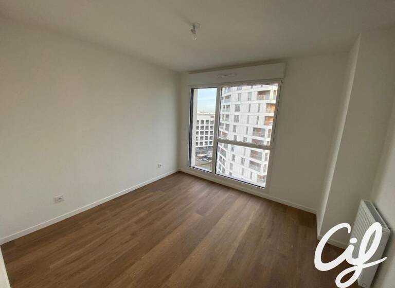 Appartement à louer 1 250 € 4 pièces 3<br/>chambres 79 m²<br/>superficie 8ème<br/>étage Gare Sud - Malakoff Nantes 44000