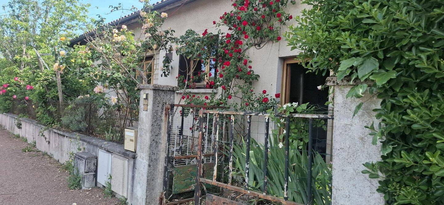 Maison 3 pièces 65 m² · à La Rochefoucauld-en-Angoumois · 65 m² · 66 325 €