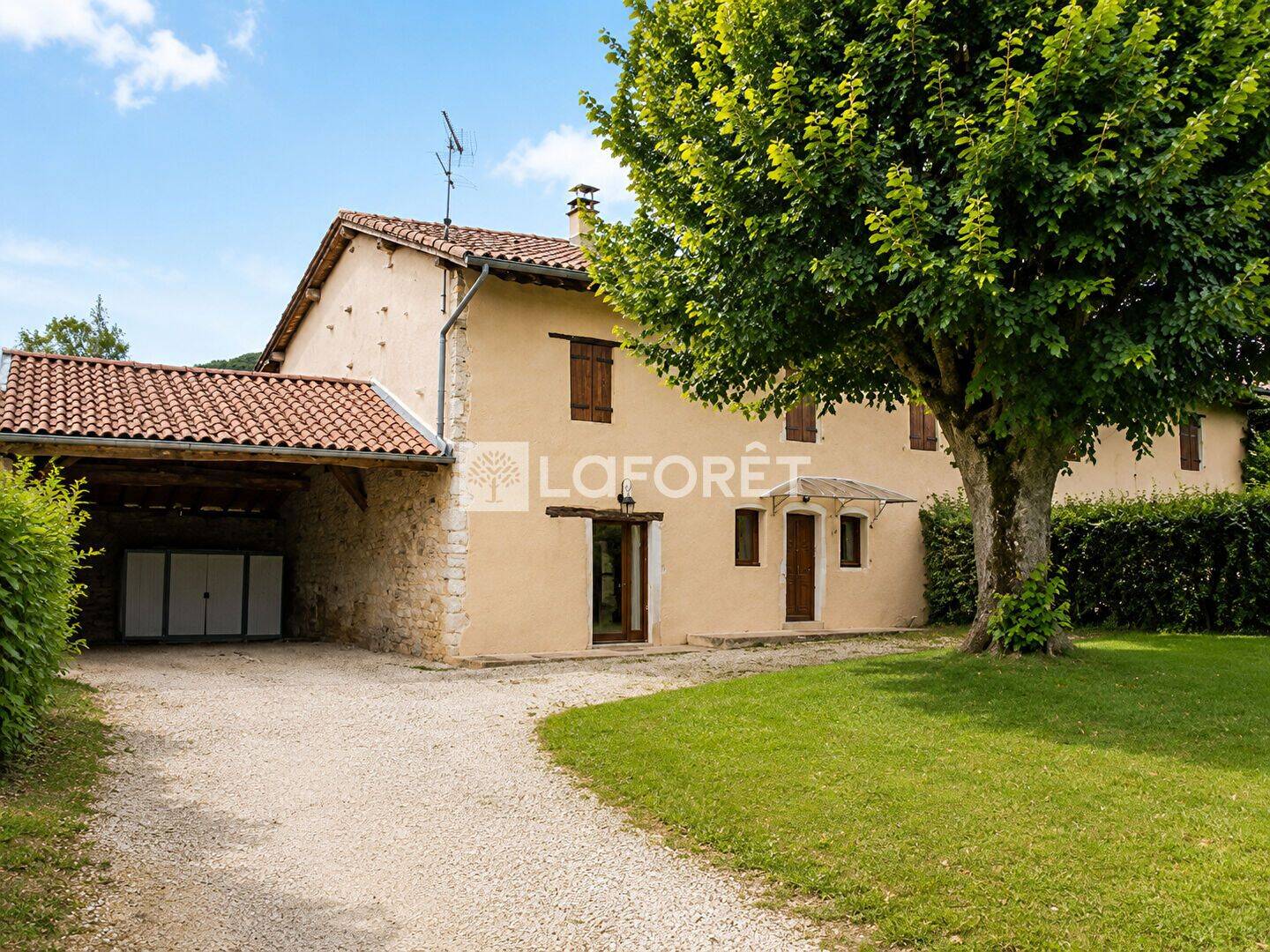 Appartement 5 pièces 136 m² · à Saint-Martin-du-Mont · 136 m² · 815 €