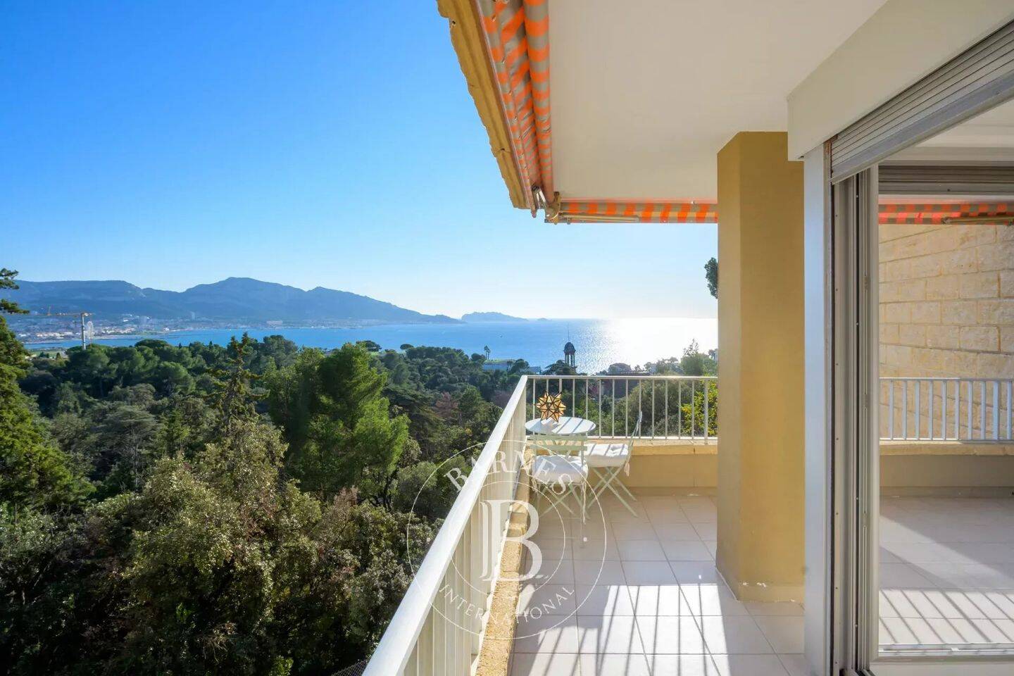 Appartement 6 pièces 104 m² · à Marseille 7ème Arrondissement · 104 m² · 1 290 000 €