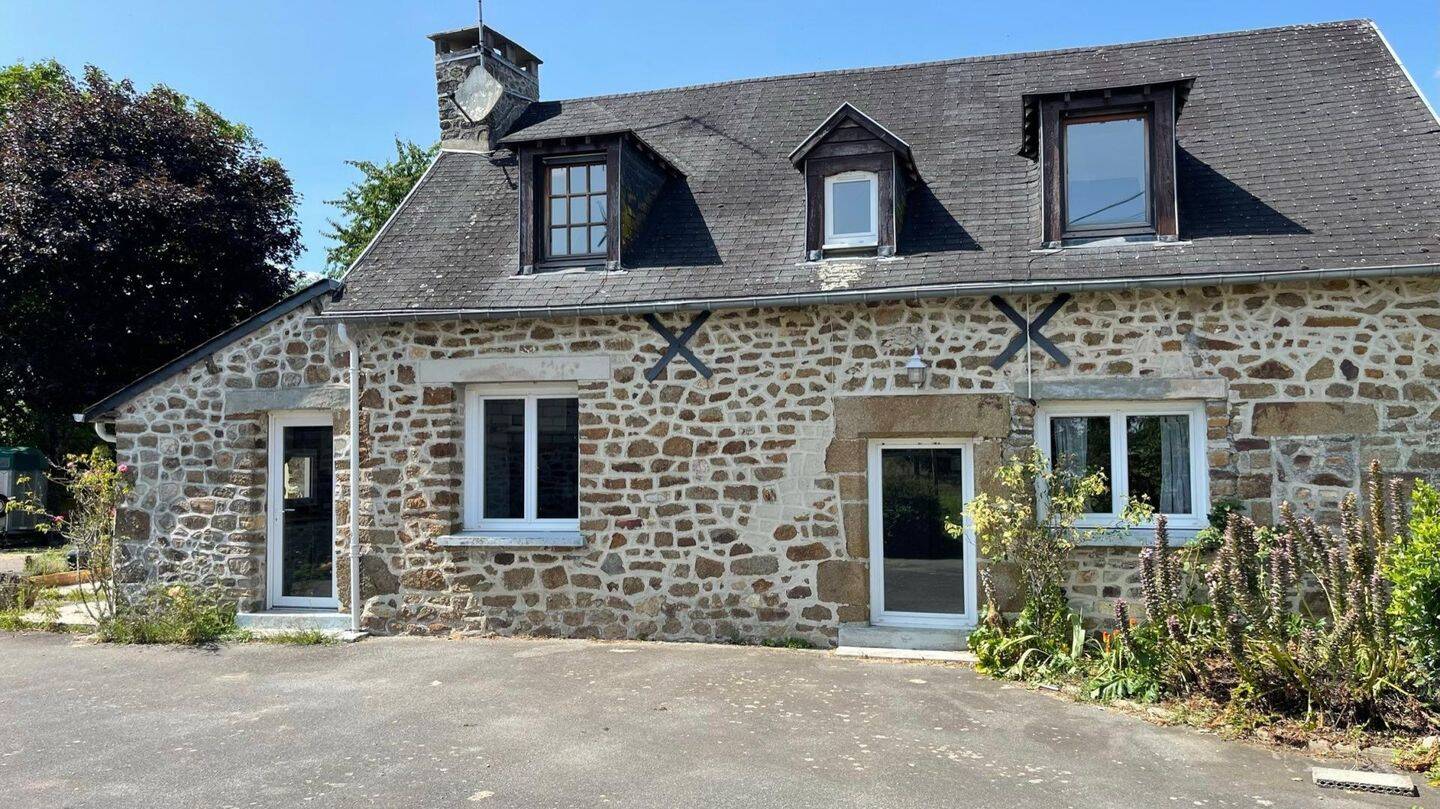 Maison 6 pièces 111 m² · à Saint-Georges-Buttavent · 111 m² · 138 200 €