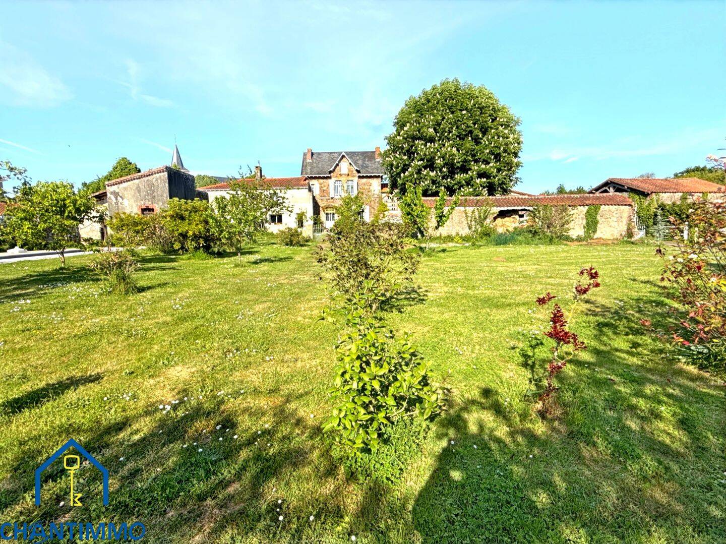 Maison 11 pièces 233 m² · à Chantonnay · 233 m² · 470 000 €