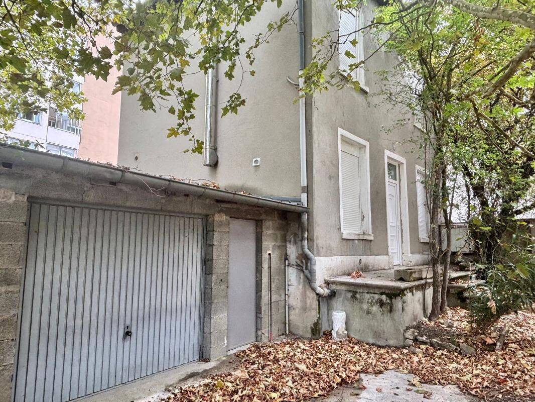 Maison À Louer — 8