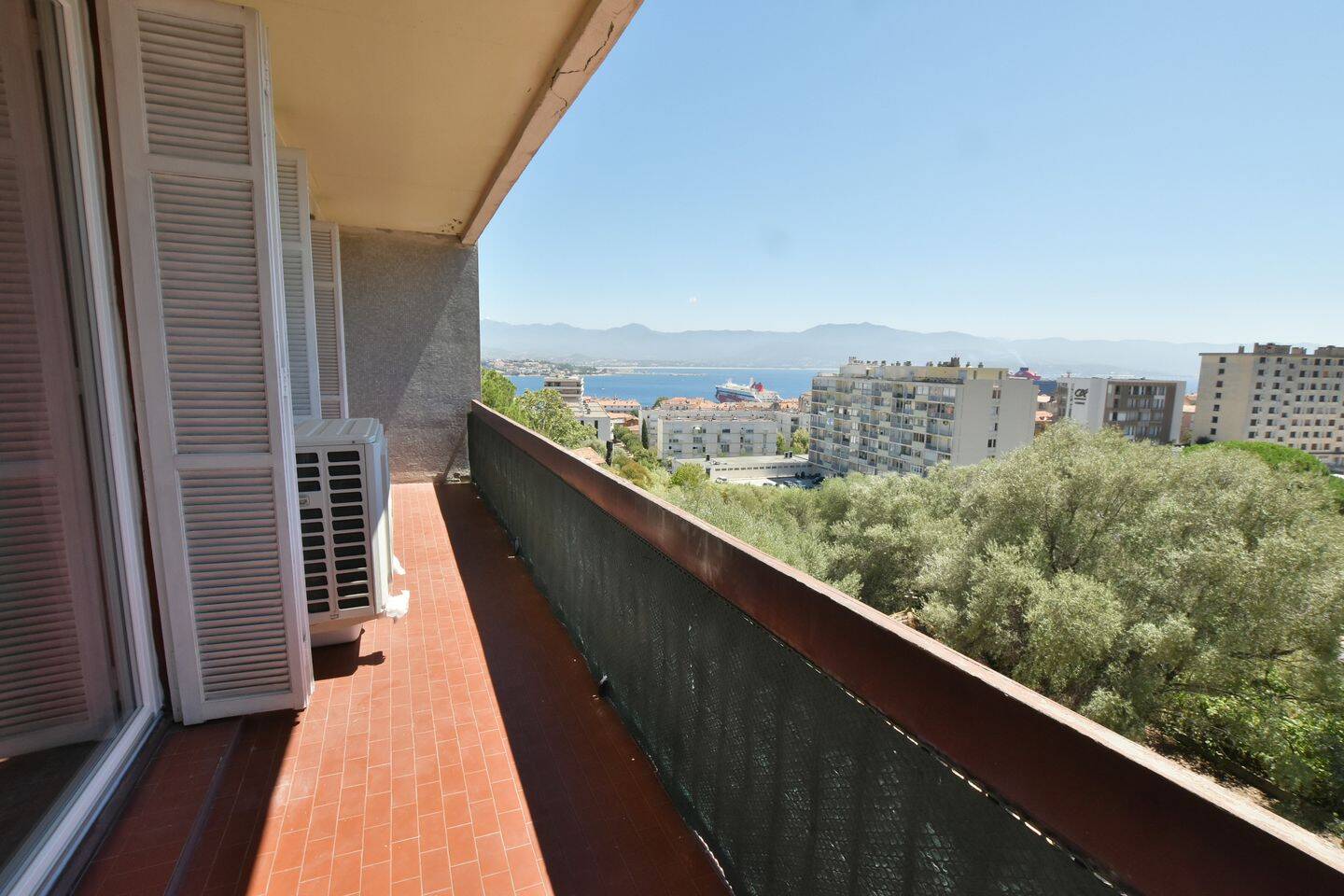 Appartement 3 pièces 77 m² · à Ajaccio · 77 m² · 1 050 €
