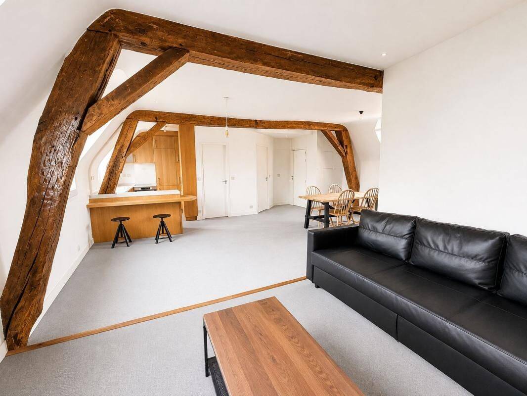 Appartement 2 pièces 55 m² · à Paris 4ème Arrondissement · 54,8 m² · 2 570 €