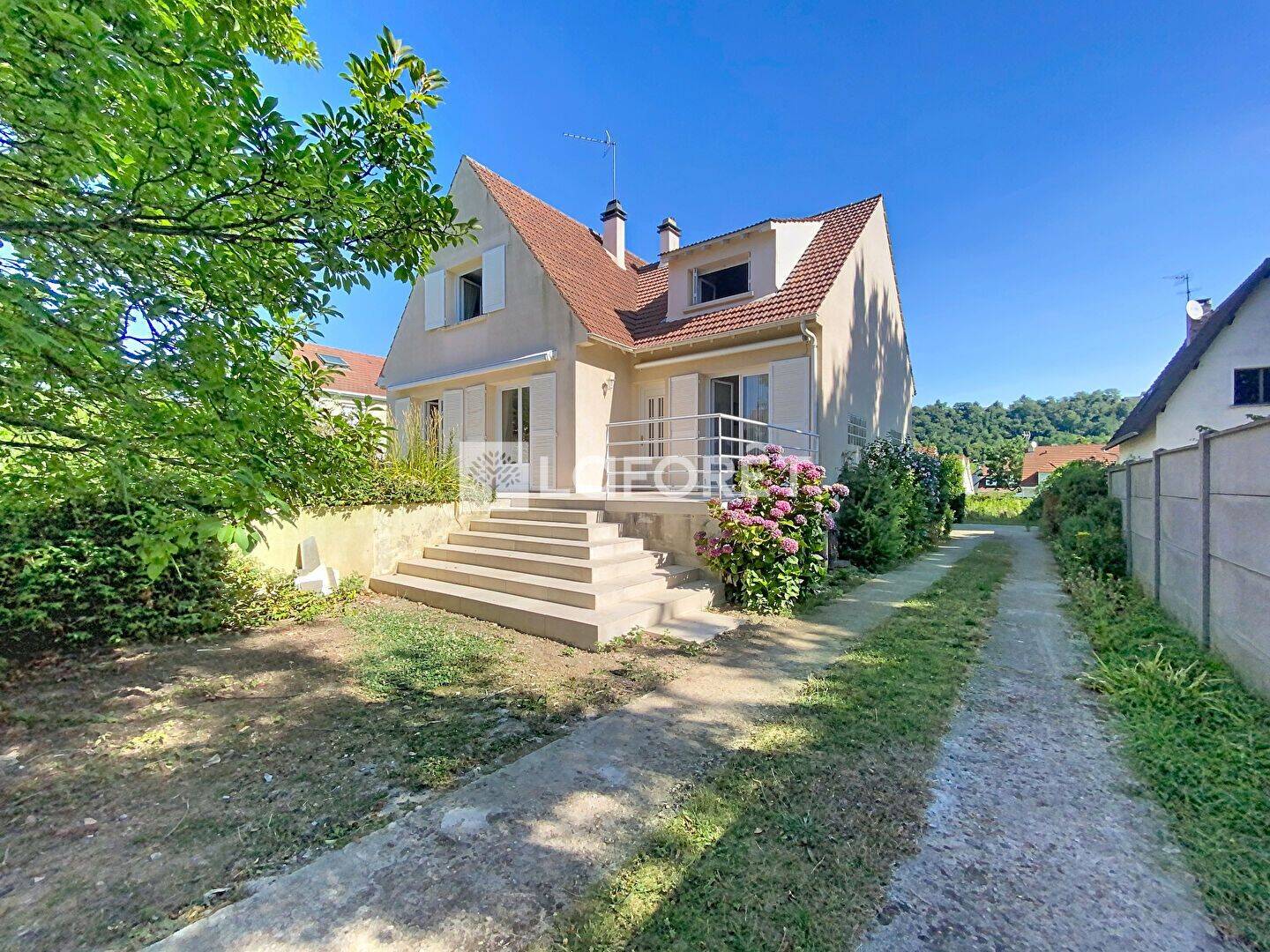 Maison 6 pièces 142 m² · à Marcoussis · 141,9 m² · 1 950 €/mois