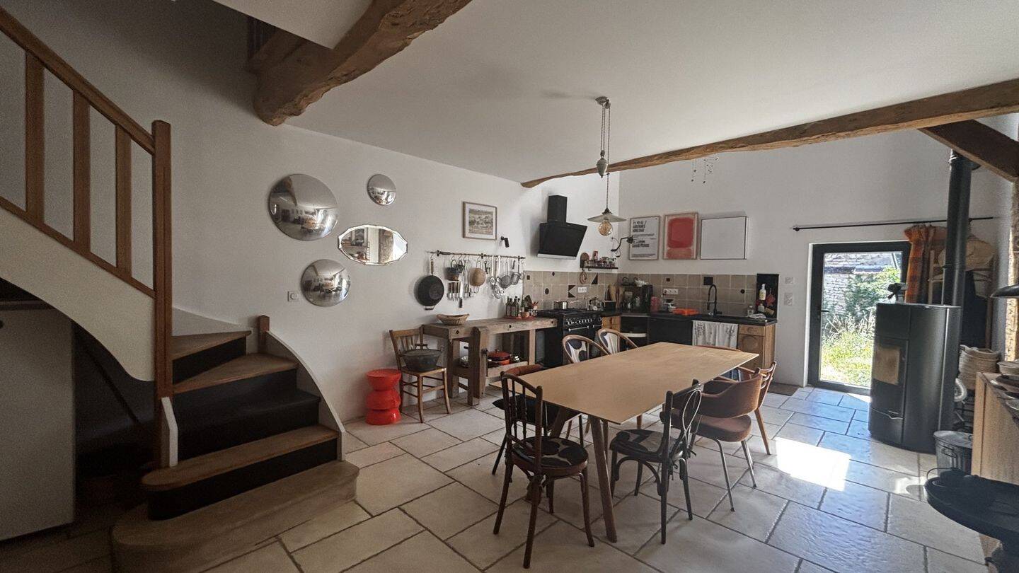 Maison 6 pièces 192 m² · à Épineuil · 191,8 m² · 225 000 €