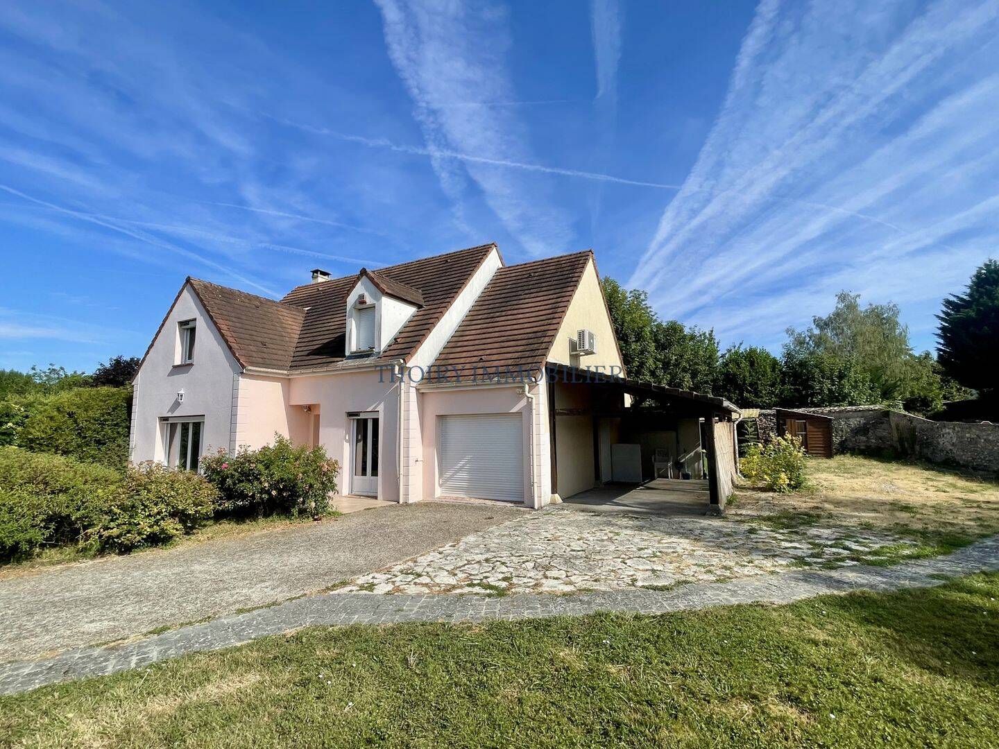 Maison 6 pièces 162 m² · à Thoiry · 162 m² · 1 675 €
