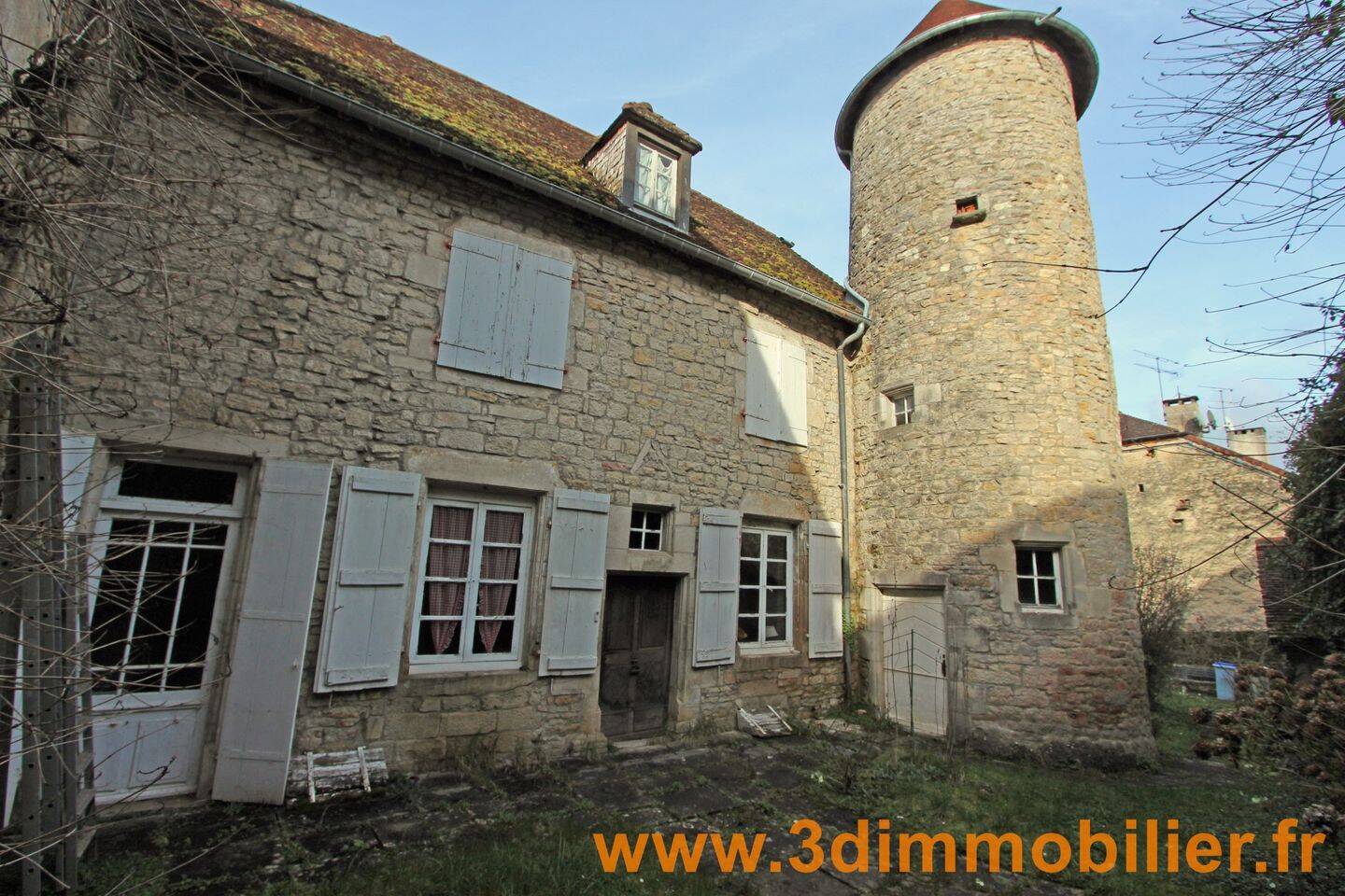 Maison 11 pièces 272 m² · à Lons-le-Saunier · 272 m² · 280 000 €