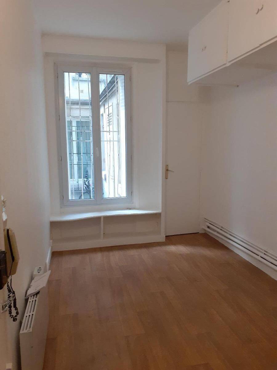 Appartement 1 pièce 15 m² · à Paris 18ème Arrondissement · 15 m² · 496 €