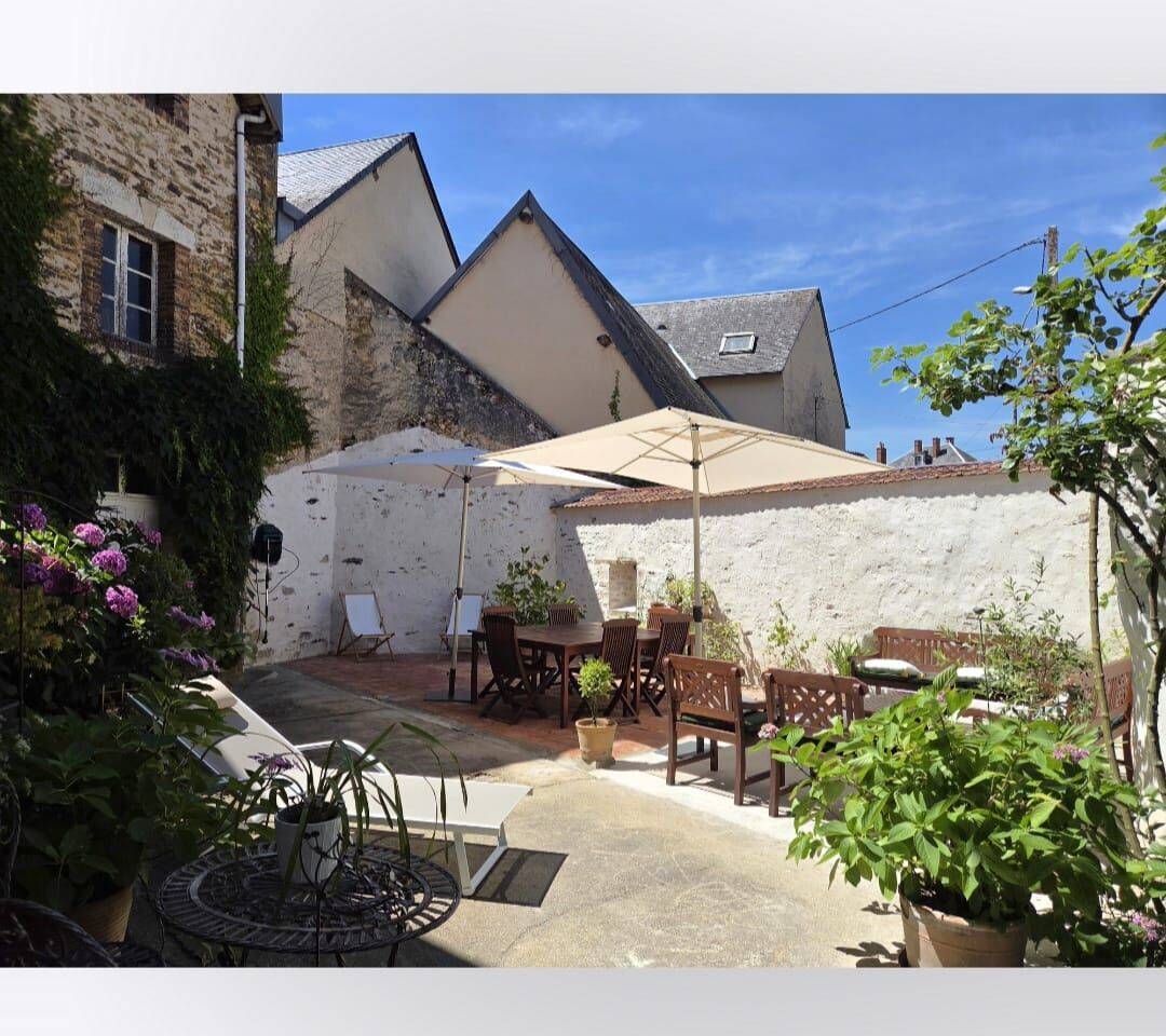 Maison 10 pièces 350 m² · à Culan · 350 m² · 230 000 €