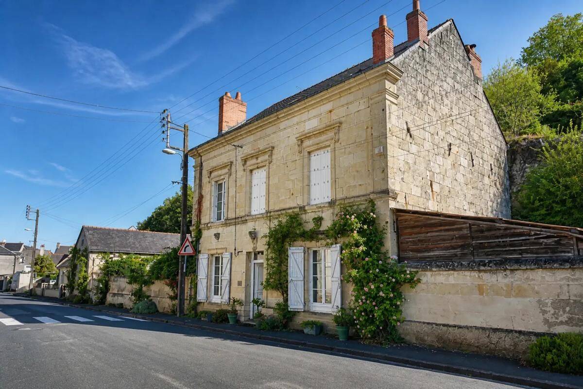 Maison 9 pièces 176 m² · à Fontevraud-l'Abbaye · 176 m² · 199 000 €