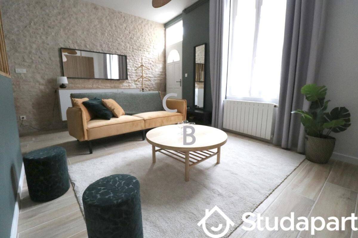 1 pièce 9 m² · à Niort · 9 m² · 490 €