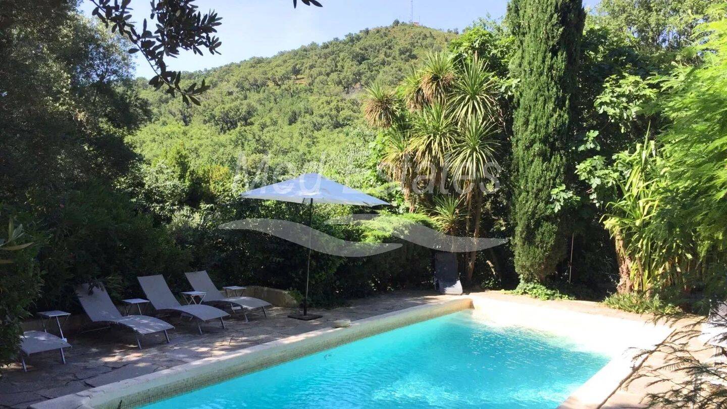 Maison 5 pièces 100 m² · à Grimaud · 100 m² · 975 000 €