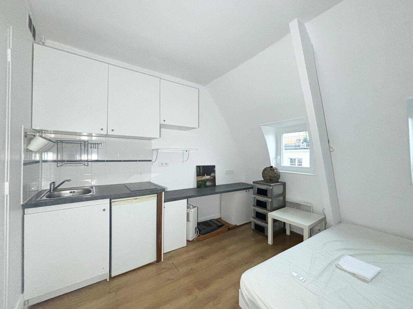 Appartement 1 pièce 13 m² · à Paris 10ème Arrondissement · 12,9 m² · 644 €/mois