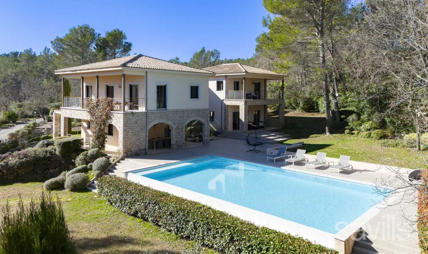 Maison 5 pièces 321 m² · à Tourrettes · 321 m² · 4 500 000 €
