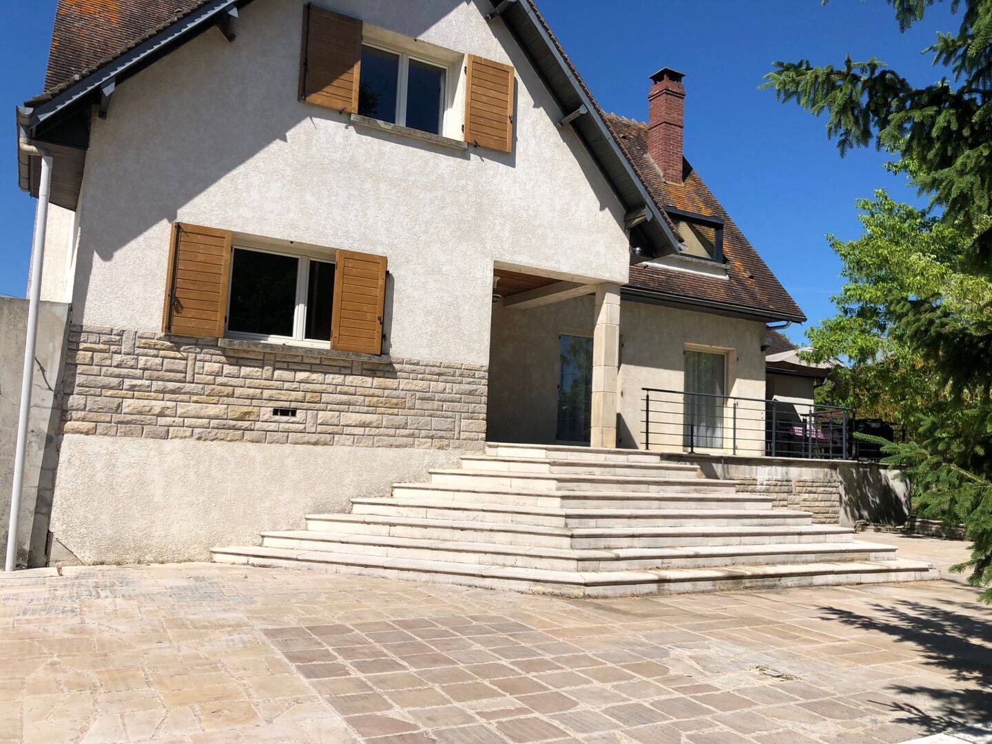 Maison 6 pièces 188 m² · à Brienon-sur-Armançon · 188 m² · 275 000 €