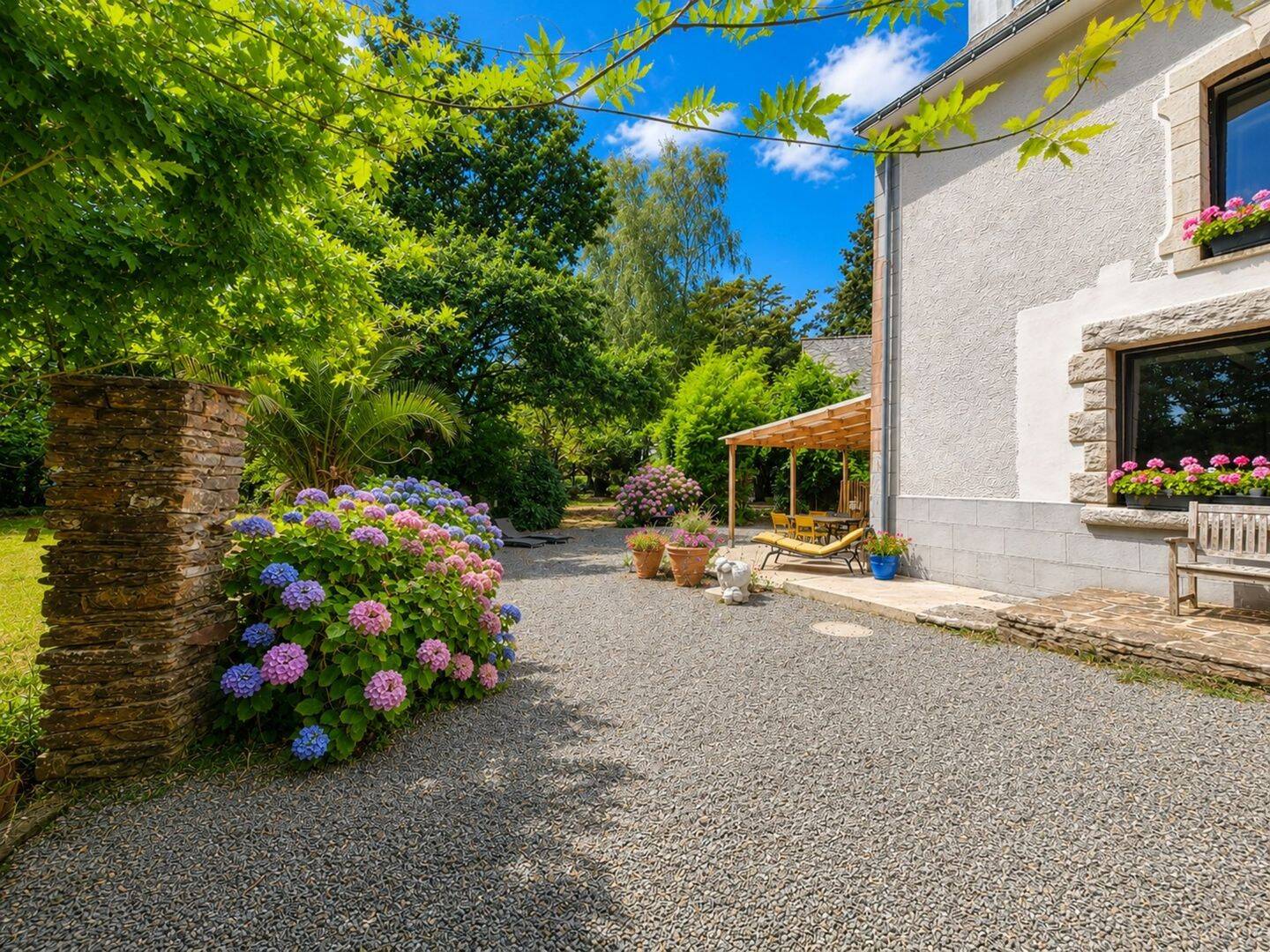 Maison 9 pièces 358 m² · à Le Trévoux · 358 m² · 598 230 €