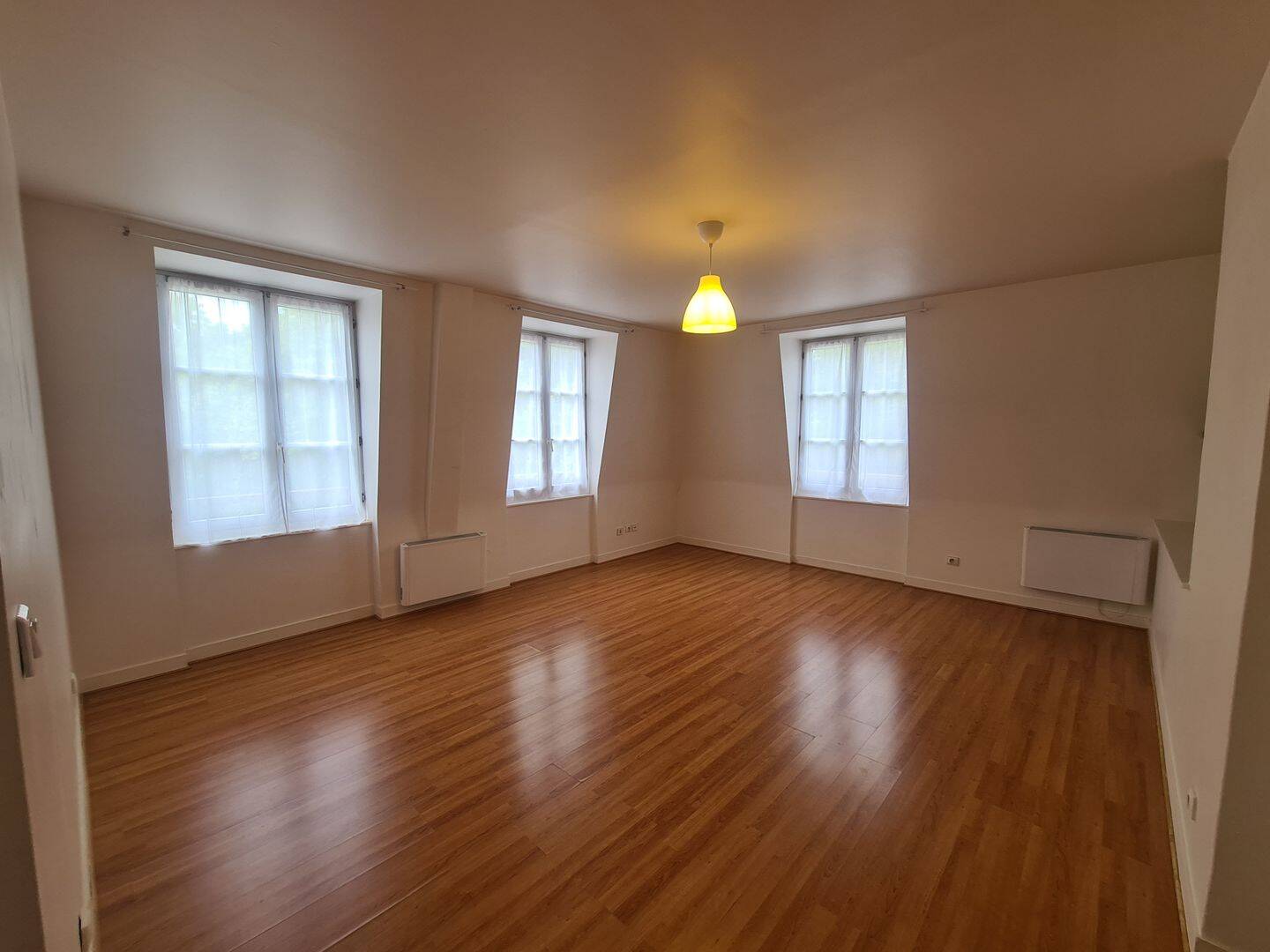 APPARTEMENT CHATEAU ST CORNEILLE A VERBERIE