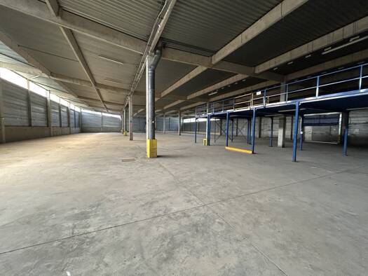 Local d'activités à louer 15 279 € 3 022 m² d'espace de stockage Centre Carbon-Blanc 33560