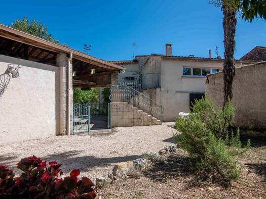 Maison à vendre 225 000 € 7 pièces 4 chambres 161 m² 770 m² de terrain Allègre-les-Fumades 30500