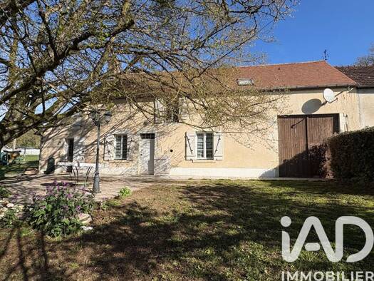 Maison à vendre 106 000 € 4 pièces 2 chambres 100 m² 2 992 m² de terrain Feux 18300