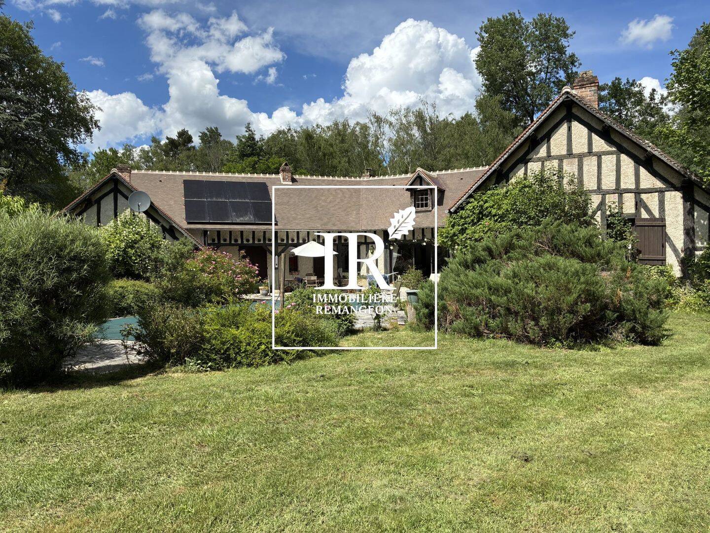 Maison 10 pièces 244 m² · à Yvoy-le-Marron · 244 m² · 742 000 €