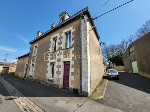 Maison à vendre 153 700 € 7 pièces 4 chambres 191 m² Mirebeau 86110