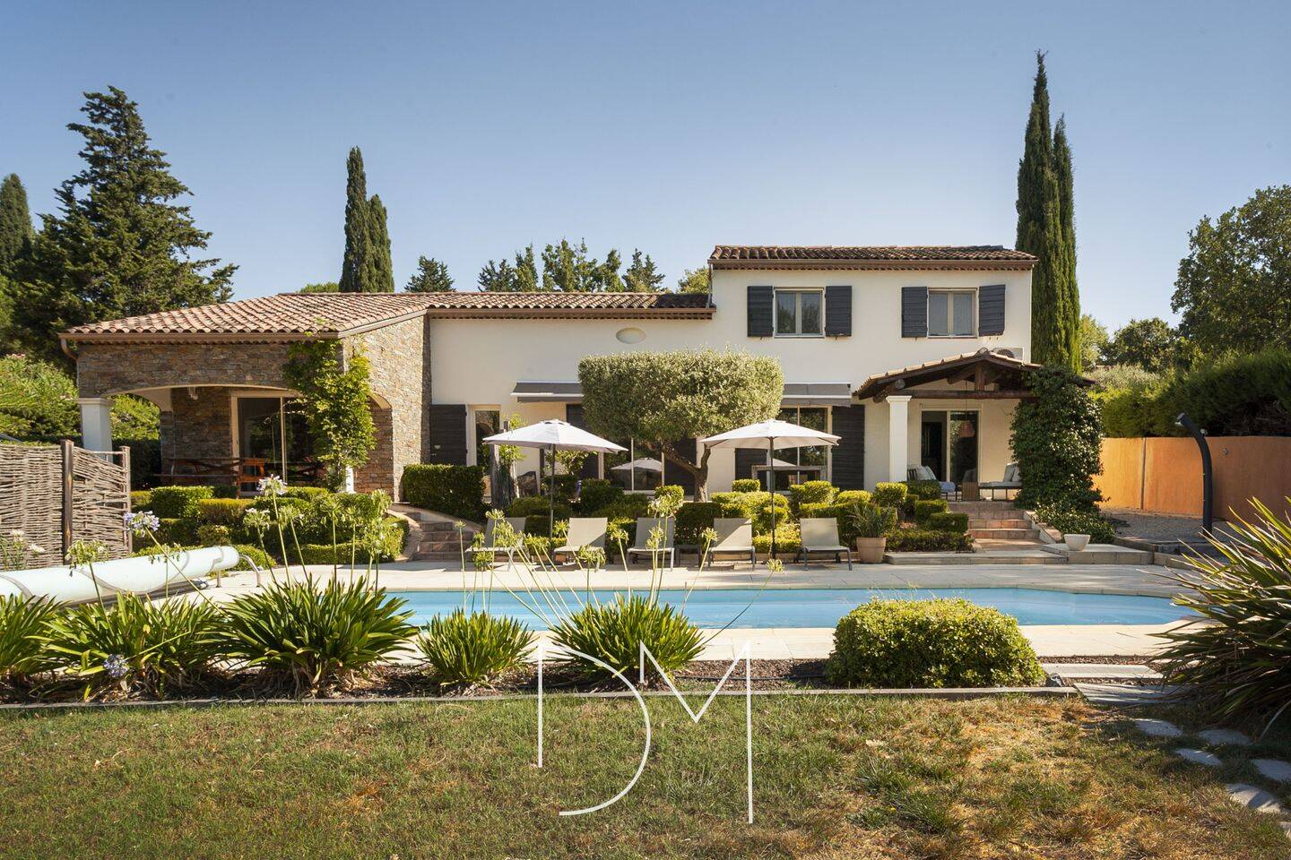 Maison 5 pièces 210 m² · à Bagnols-en-Forêt · 210 m² · 890 000 €
