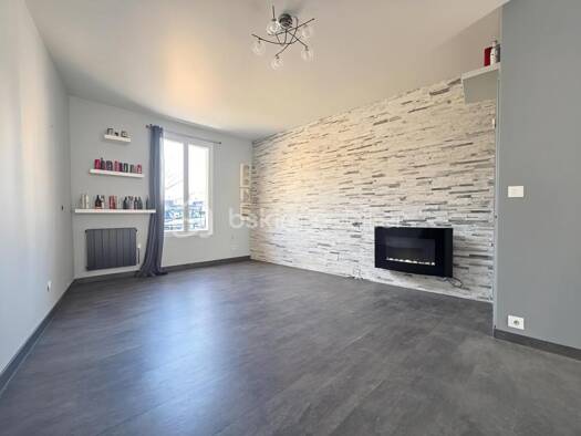 Duplex à vendre 175 000 € 3 pièces 2 chambres 67 m² RDC/2 Centre Breuillet 91650