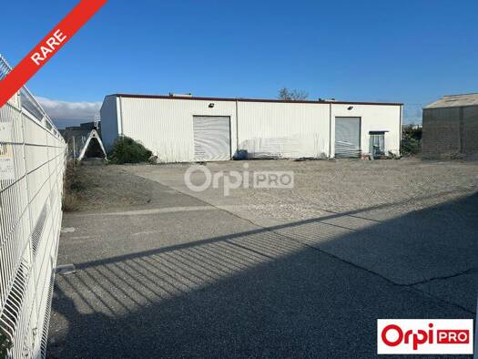 Local d'activités à louer 2 750 € 630 m² d'espace de stockage Romans-sur-Isère 26100