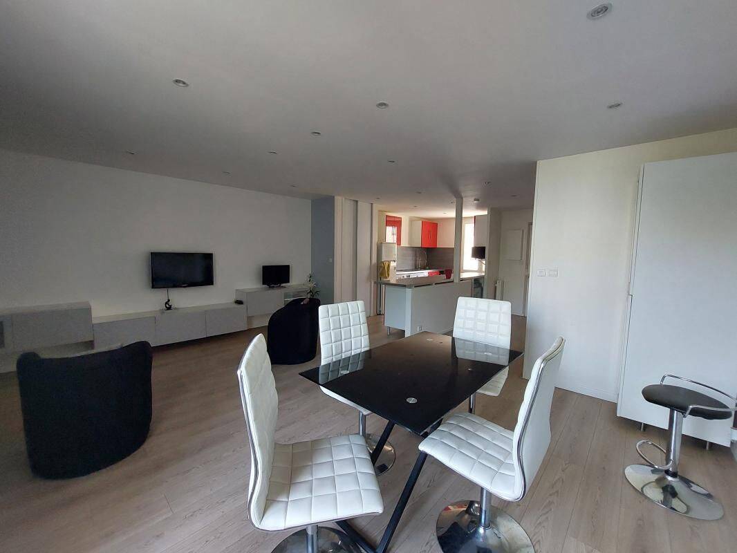 Appartement 3 pièces 81 m² · à Évry-Courcouronnes · 81,3 m² · 149 900 €