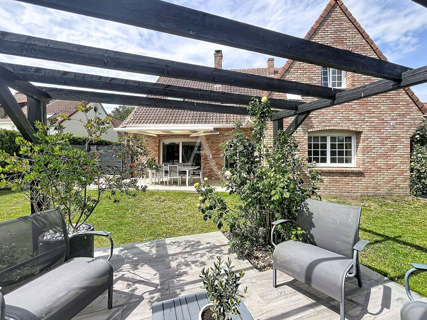 Maison 5 pièces 163 m² · à Calais · 162,7 m² · 346 500 €