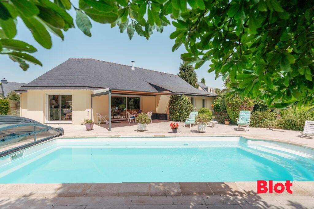 Maison 5 pièces 143 m² · à Saint-Avé · 143 m² · 861 000 €