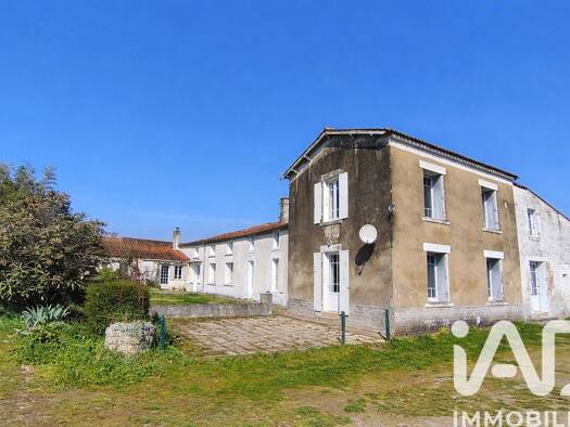 Maison à vendre 157 000 € 10 pièces 6 chambres 214 m² 3 000 m² de terrain Saint-Martin-de-Fraigneau 85200
