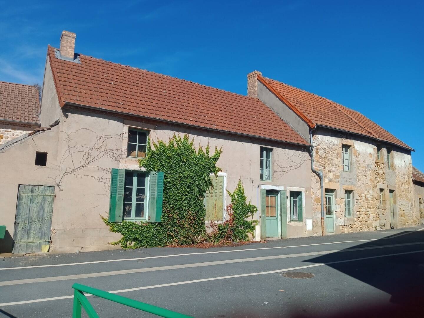 Maison 5 pièces 196 m² · à Montvicq · 196 m² · 55 000 €