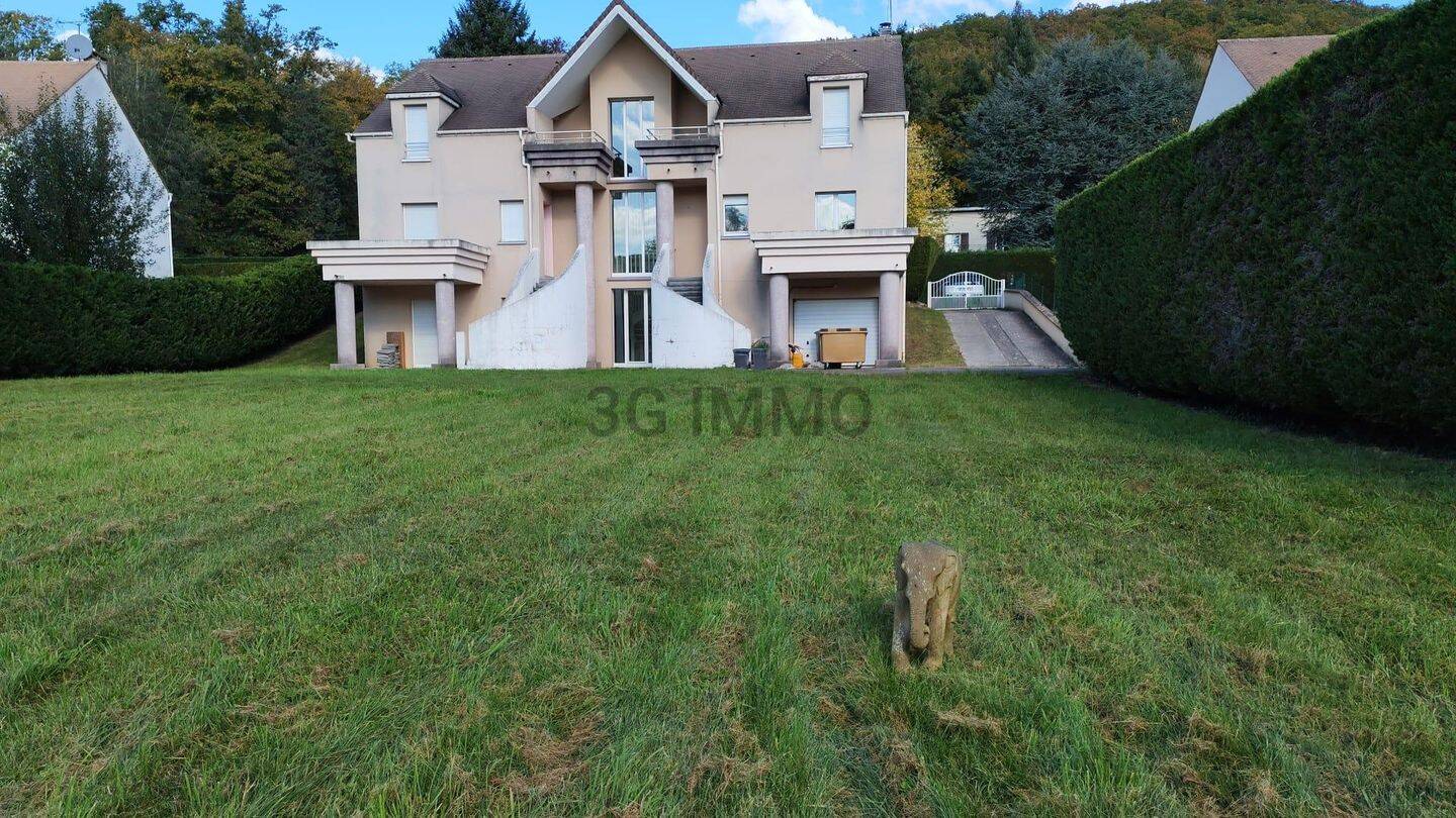 Maison 8 pièces 234 m² · à Saint-Rémy-lès-Chevreuse · 234 m² · 3 750 €