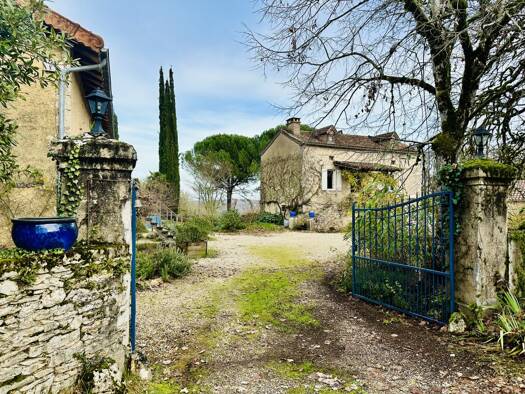 Villa à vendre 585 000 € 11 pièces 7 chambres 393 m² 12 267 m² de terrain Berganty 46090