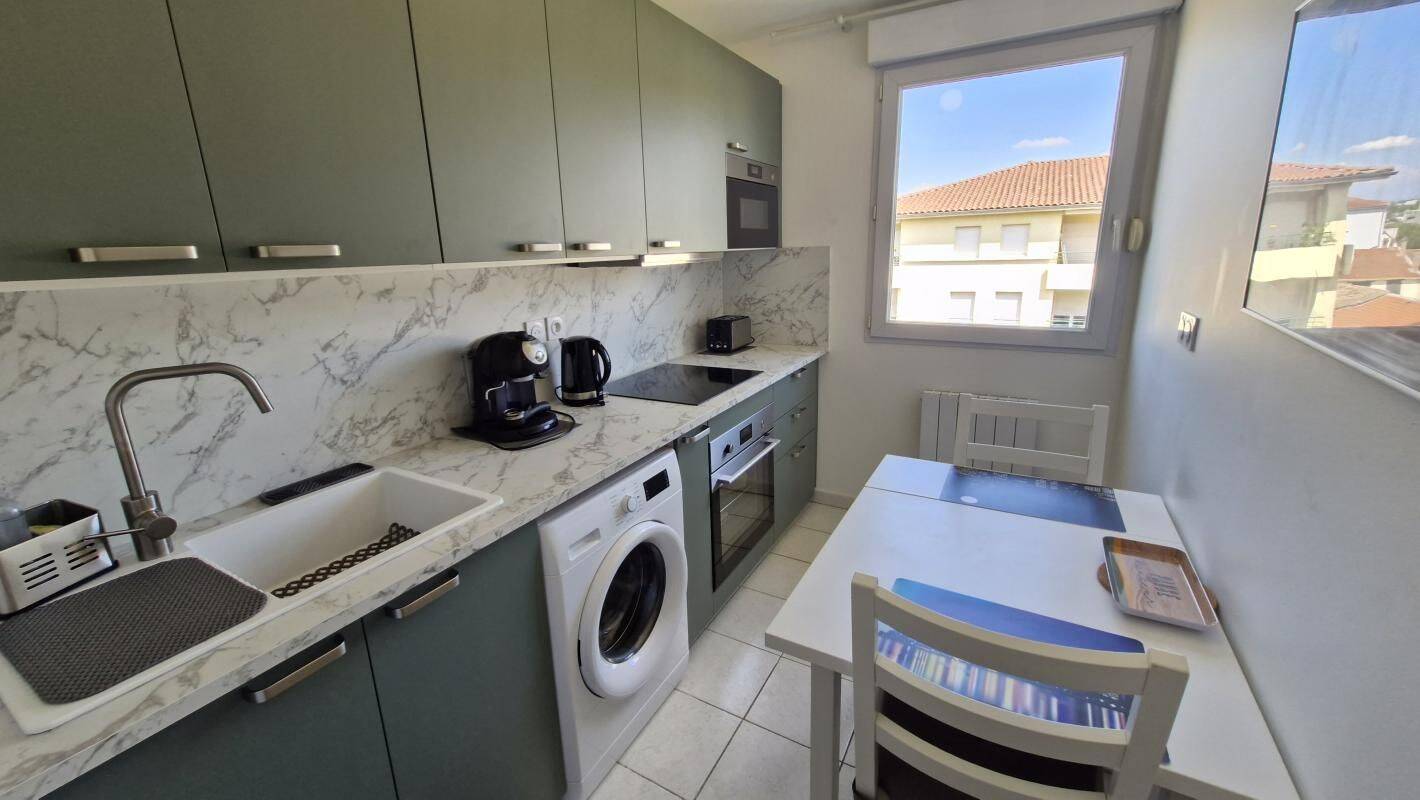 3 pièces 40 m² · à Oullins-Pierre-Bénite · 40 m² · 895 €