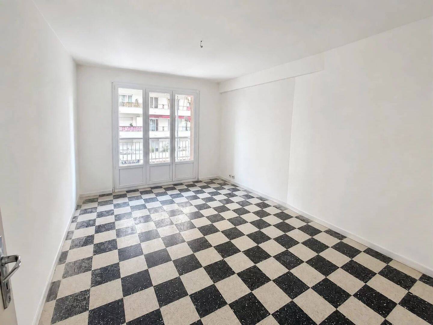 Appartement 3 pièces 53 m² · à Nice · 52,5 m² · 175 000 €
