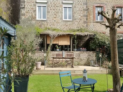 Maison de ville à vendre 234 000 € 8 pièces 5 chambres 170 m² 443 m² de terrain Ambrières-les-Vallées 53300