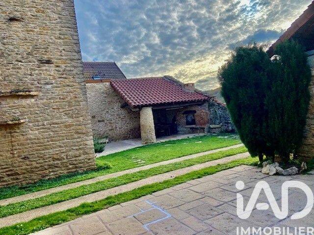 Maison 6 pièces 196 m² · à La Vineuse sur Fregande · 196 m² · 385 000 €