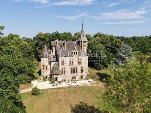 Château à vendre 795 000 € 16 pièces 7 chambres 480 m² 52 000 m² de terrain Mayenne 53100