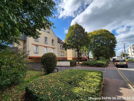 Appartement à vendre 95 600 € 2 pièces 1 chambre 51 m² Étage 1/3 Ouest-Corne de Cerf-Guignegault Orléans 45100